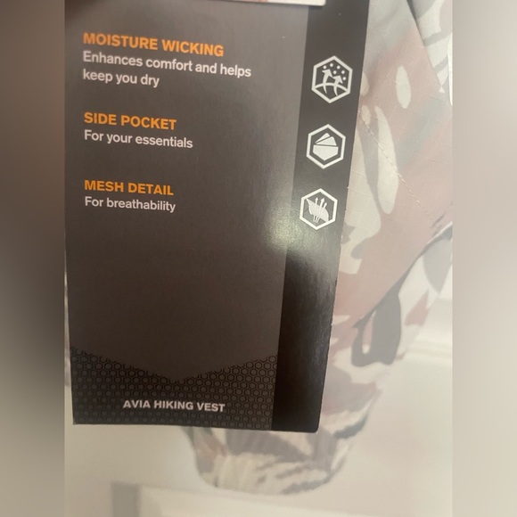 Avia Women's Green and Gray Camouflage Hiking Vest! NWT! Size XL! - Picture 5 of 7